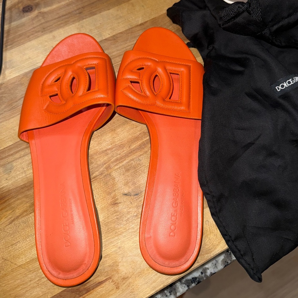 Dolce & Gabbana calfskin sliders with DG logo